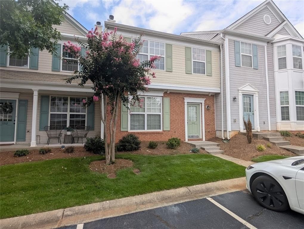3 bedroom, 3 bathroom, 1,386 sq ft townhouse for rent at 1010 Prestwyck Court, Alpharetta, GA 30004 for $2,199 a month — photo 1 of 14