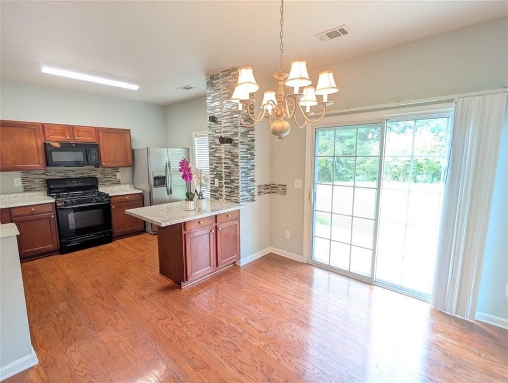 3 bedroom, 3 bathroom, 1,386 sq ft townhouse for rent at 1010 Prestwyck Court, Alpharetta, GA 30004 for $2,199 a month — photo 3