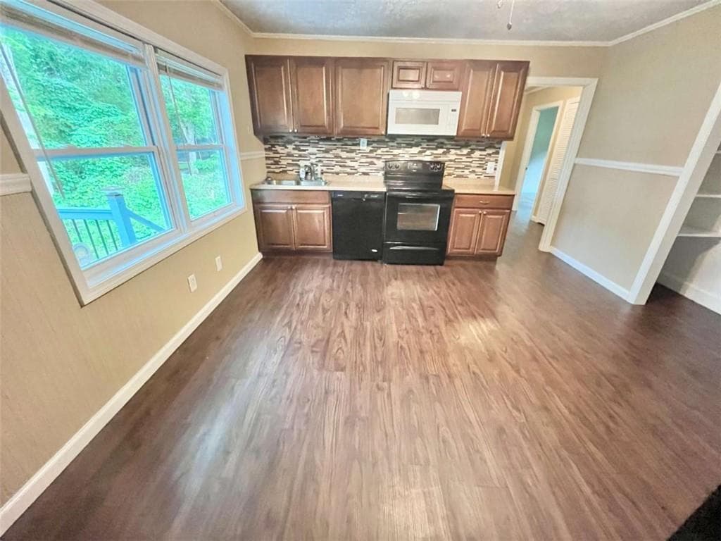 2 bedroom, 1 bathroom, 1,015 sq ft duplex for rent at 4415 Oak Street B, Oakwood, GA 30566 for $1,250 a month — photo 5