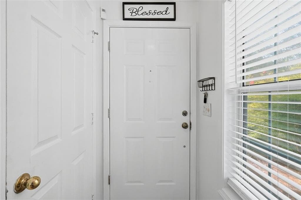 2 bedroom, 2 bathroom, 1,100 sq ft condominium for sale at 1301 Gettysburg Place, Sandy Springs, GA 30350 — photo 6