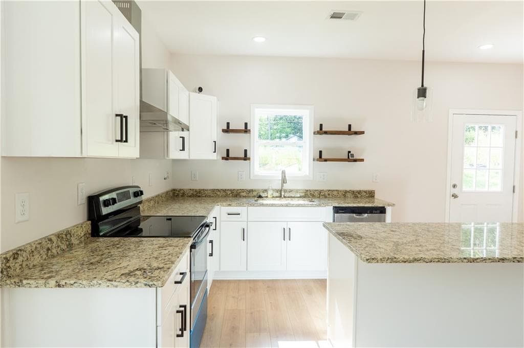 3 bedroom, 3 bathroom, 1,955 sq ft single family residence for sale at 119 Jackson Street, Rome, GA 30161 — photo 7