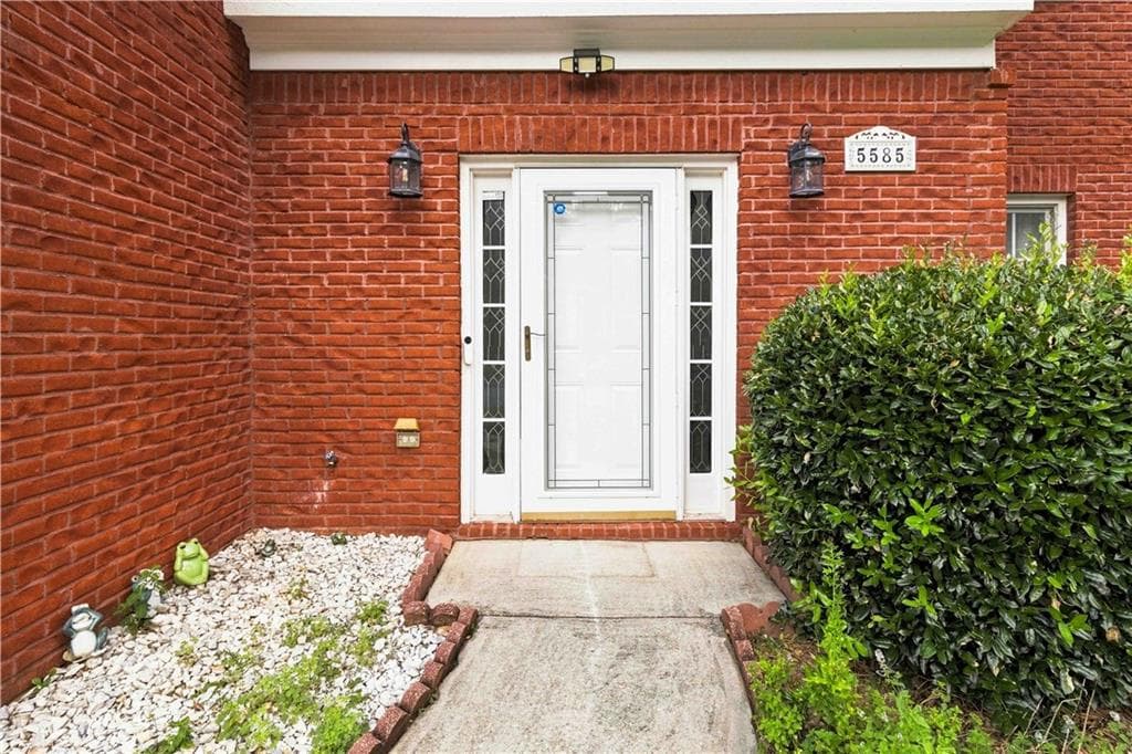 4 bedroom, 3 bathroom, 2,930 sq ft single family residence under contract at 5585 Martin Grove Drive, Lilburn, GA 30047 — photo 2