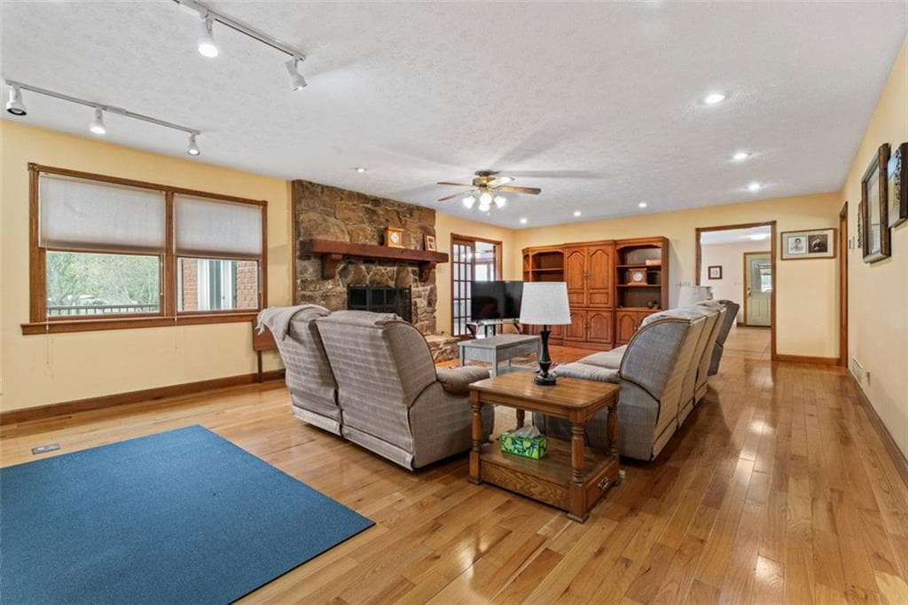 3 bedroom, 4 bathroom, 3,000 sq ft single family residence for sale at 161 Minter Drive, Hampton, GA 30228 — photo 9