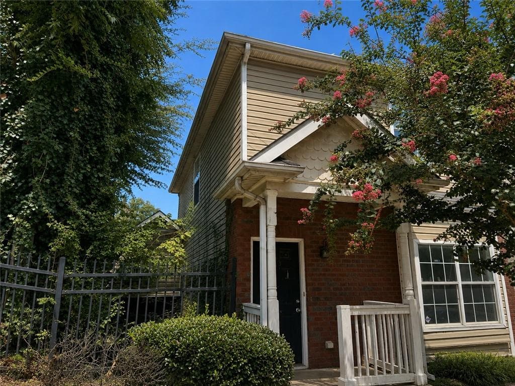 3 bedroom, 3 bathroom, 1,600 sq ft townhouse for sale at 253 Ralph David Abernathy Boulevard, Atlanta, GA 30312 — photo 2