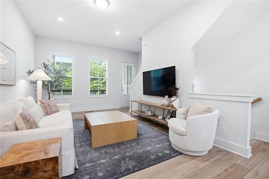 3 bedroom, 3 bathroom, 1,152 sq ft townhouse for sale at 317 Dilbeck Place, Atlanta, GA 30342 — photo 9