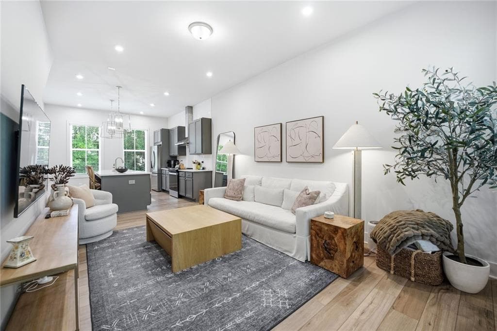 3 bedroom, 3 bathroom, 1,152 sq ft townhouse for sale at 317 Dilbeck Place, Atlanta, GA 30342 — photo 10