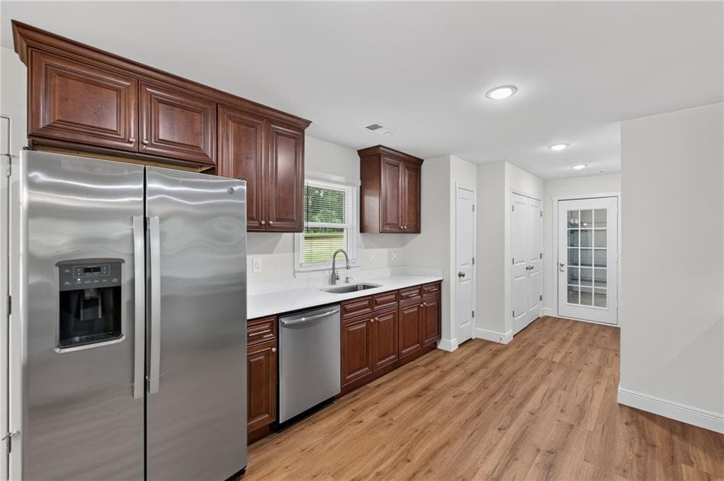 3 bedroom, 2 bathroom, 1,514 sq ft single family residence for sale at 1275 Lake Dow Road, Mcdonough, GA 30252 — photo 3