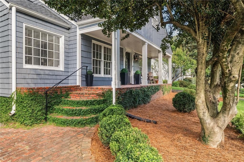 3 bedroom, 2 bathroom, 1,908 sq ft single family residence for sale at 19 Alden Avenue, Atlanta, GA 30309 — photo 2