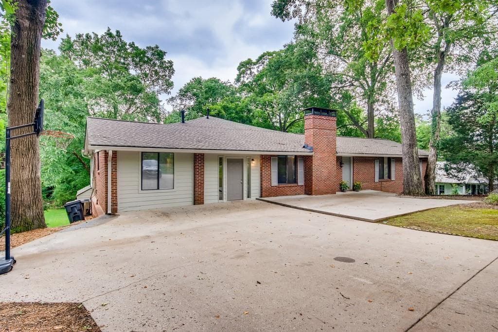 7 bedroom, 4 bathroom, 4,842 sq ft single family residence for sale at 352 Wingo Street, Norcross, GA 30071 — photo 2