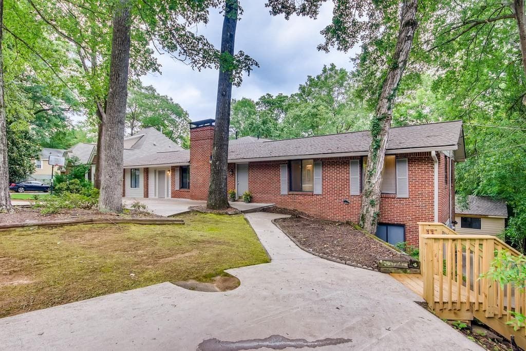 7 bedroom, 4 bathroom, 4,842 sq ft single family residence for sale at 352 Wingo Street, Norcross, GA 30071 — photo 3