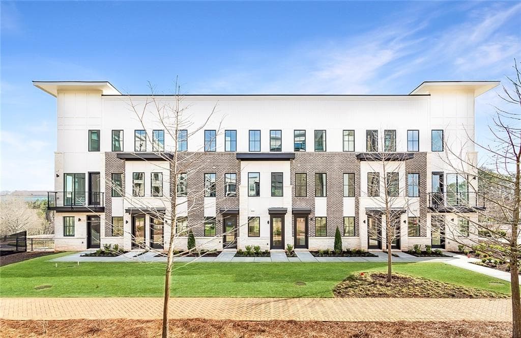 2 bedroom, 3 bathroom, 1,675 sq ft condominium for sale at 7150 Summit Place, Alpharetta, GA 30009