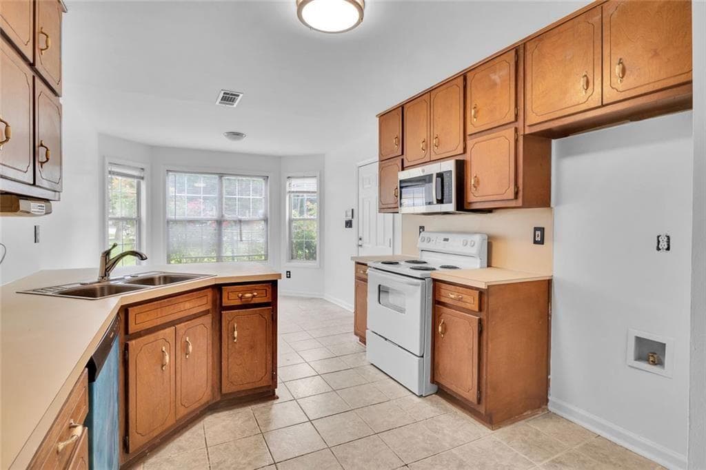 3 bedroom, 2 bathroom, 1,840 sq ft single family residence for sale at 401 Crosshaven Way, Mcdonough, GA 30253 — photo 6