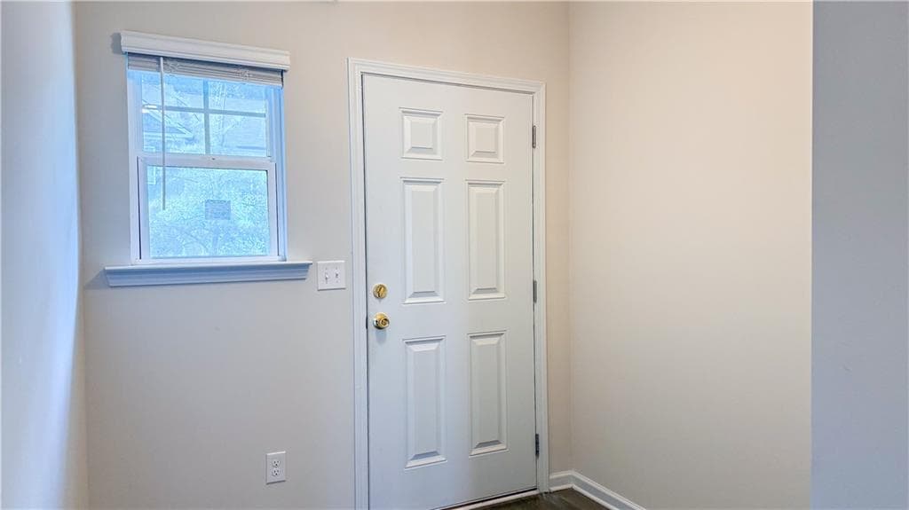 3 bedroom, 3 bathroom, 1,538 sq ft townhouse for sale at 3472 Lakeview Creek, Lithonia, GA 30038 — photo 3