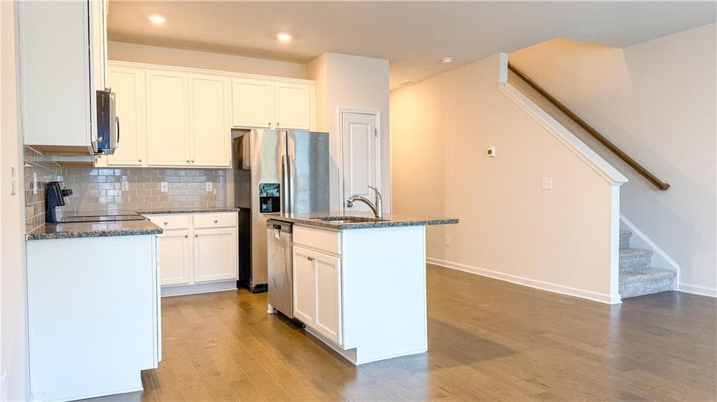 3 bedroom, 3 bathroom, 1,538 sq ft townhouse for sale at 3472 Lakeview Creek, Lithonia, GA 30038 — photo 6