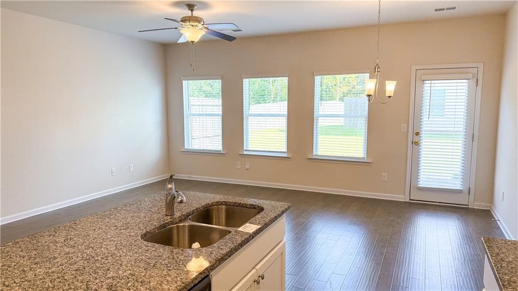 3 bedroom, 3 bathroom, 1,538 sq ft townhouse for sale at 3472 Lakeview Creek, Lithonia, GA 30038 — photo 7
