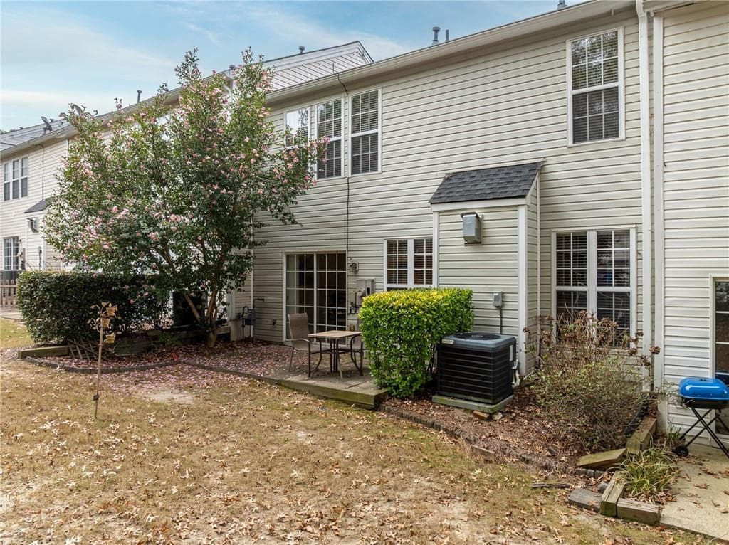 3 bedroom, 3 bathroom, 1,776 sq ft townhouse for sale at 129 Regent Place, Woodstock, GA 30188 — photo 6