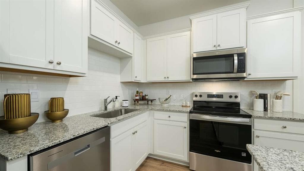 3 bedroom, 3 bathroom, 1,418 sq ft townhouse for sale at 2314 Jamin Bend, Lithonia, GA 30058 — photo 2