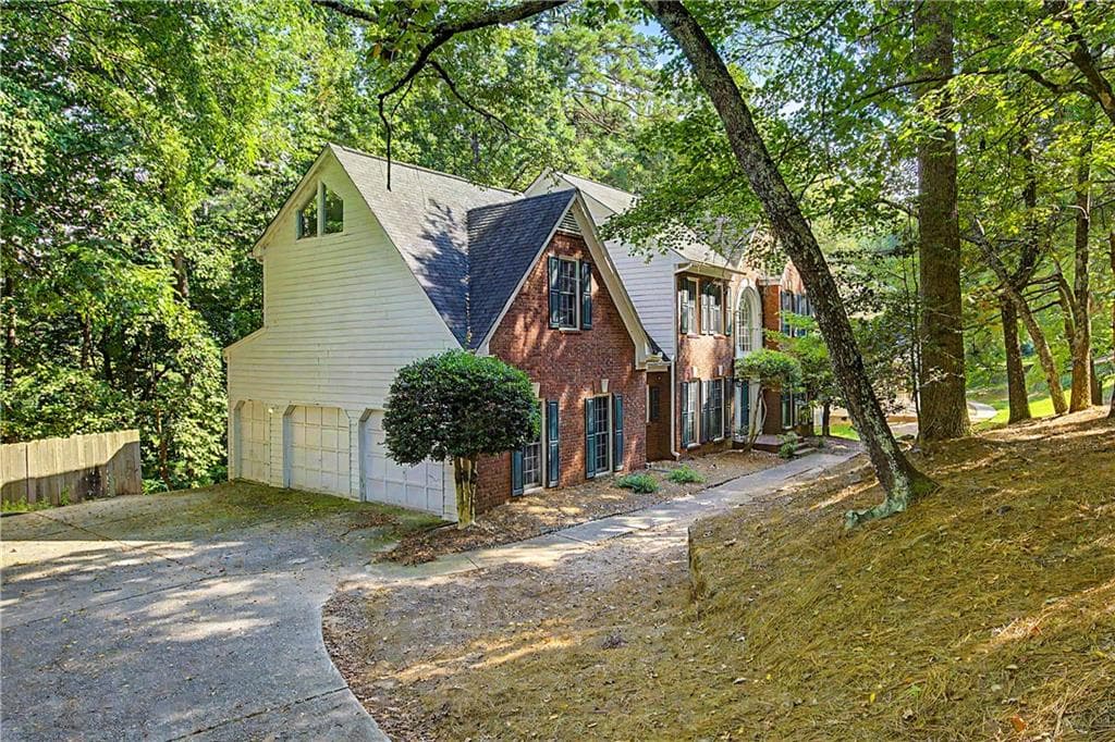 4 bedroom, 3 bathroom, 2,385 sq ft single family residence for sale at 2180 Habersham Trace, Cumming, GA 30041