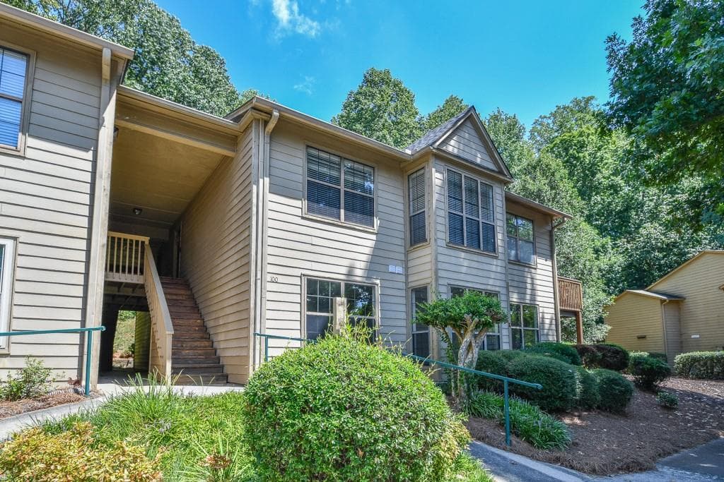 2 bedroom, 2 bathroom, 1,268 sq ft condominium for sale at 2235 Old Hamilton Place G100, Gainesville, GA 30507