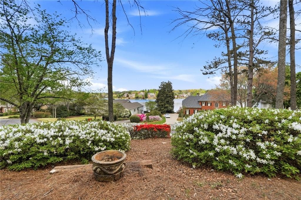 4 bedroom, 4 bathroom, 3,281 sq ft single family residence for rent at 220 Clipper Bay Drive, Alpharetta, GA 30005 for $4,200 a month — photo 2