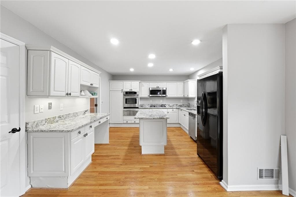 4 bedroom, 4 bathroom, 3,281 sq ft single family residence for rent at 220 Clipper Bay Drive, Alpharetta, GA 30005 for $4,200 a month — photo 9