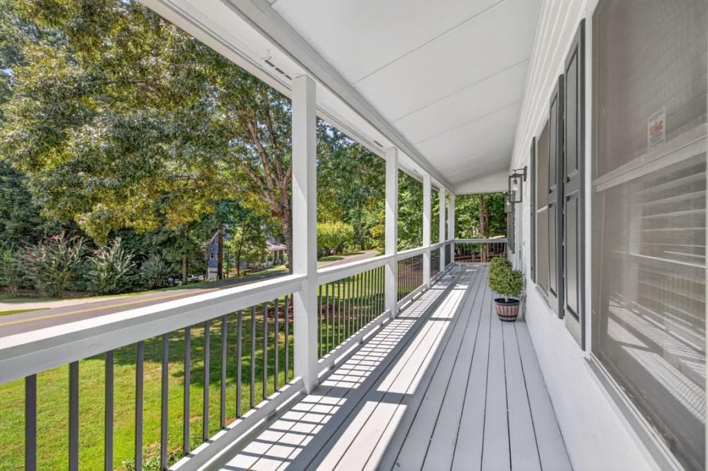 4 bedroom, 4 bathroom, 2,866 sq ft single family residence under contract at 5229 Lanton Circle, Gainesville, GA 30504 — photo 10