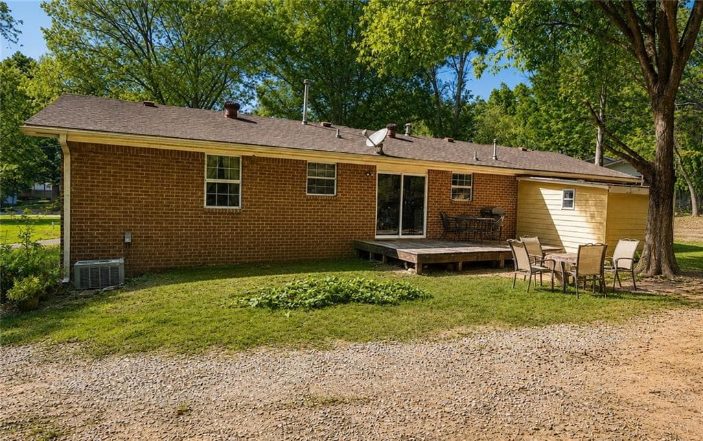 4 bedroom, 2 bathroom, 1,276 sq ft single family residence for sale at 4435 Winding Creek Drive, Cumming, GA 30028 — photo 7