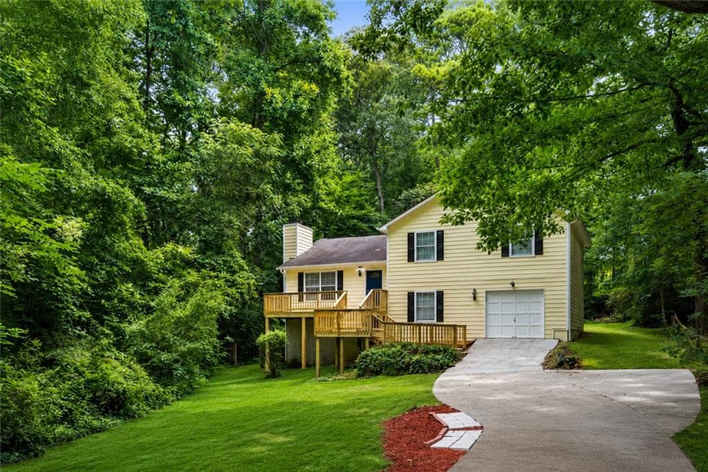 3 bedroom, 2 bathroom, 1,624 sq ft single family residence for sale at 116 Stagecoach Trail, Stockbridge, GA 30281