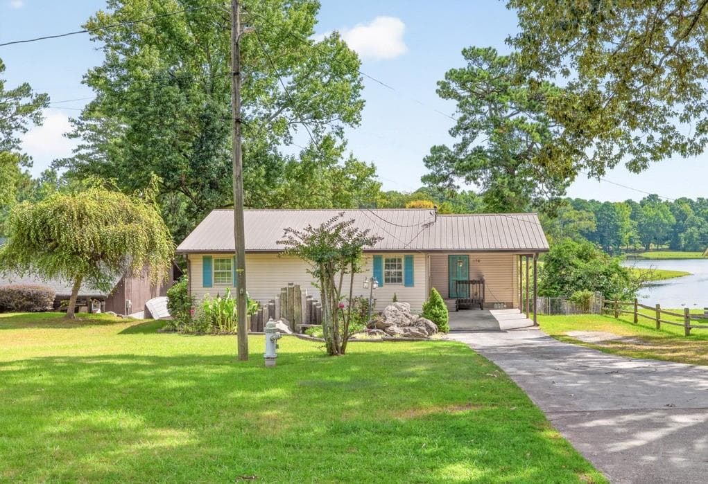 3 bedroom, 1 bathroom, 1,440 sq ft single family residence for sale at 976 SW Walker Lake Road, Conyers, GA 30094 — photo 1 of 37