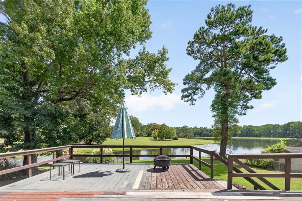 3 bedroom, 1 bathroom, 1,440 sq ft single family residence for sale at 976 SW Walker Lake Road, Conyers, GA 30094 — photo 4