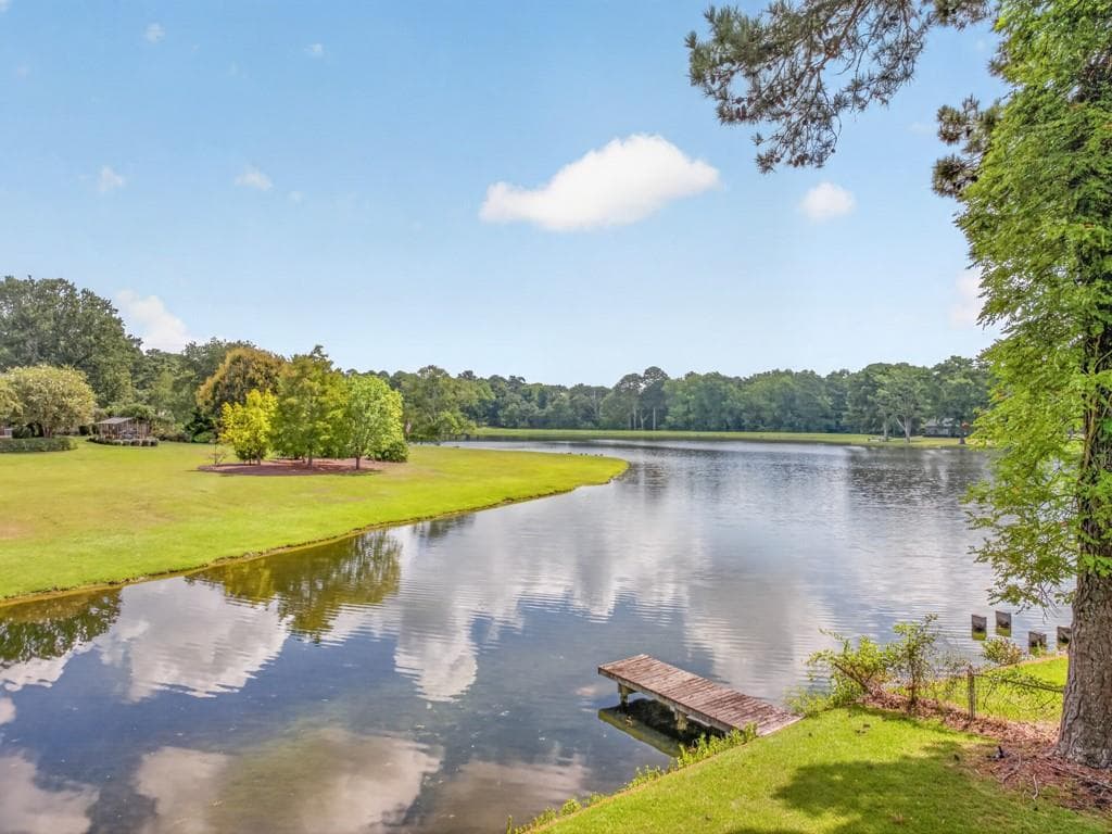 3 bedroom, 1 bathroom, 1,440 sq ft single family residence for sale at 976 SW Walker Lake Road, Conyers, GA 30094 — photo 5