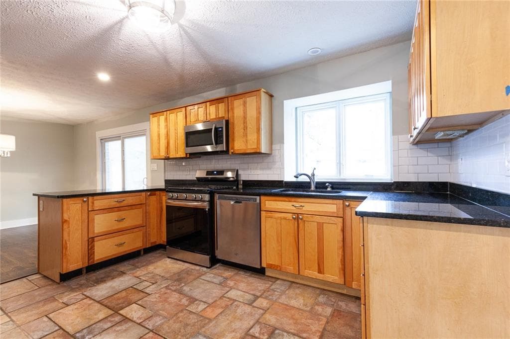 3 bedroom, 2 bathroom, 1,215 sq ft single family residence for rent at 2971 Stratford Arms Drive, Chamblee, GA 30341 for $2,150 a month — photo 2