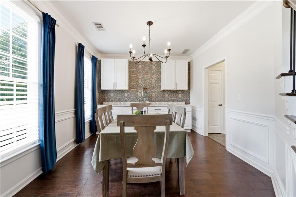 4 bedroom, 3 bathroom, 1,976 sq ft single family residence under contract at 5508 Southlands Court, Woodstock, GA 30188 — photo 3