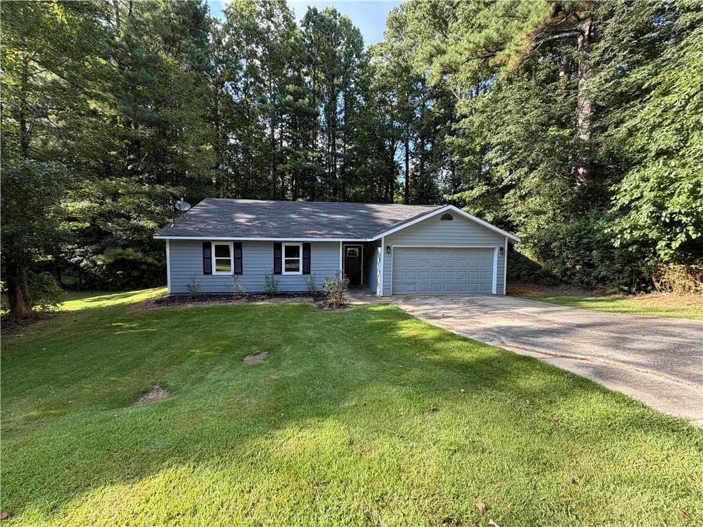 3 bedroom, 2 bathroom, 1,419 sq ft single family residence under contract at 613 Blue Flag Lane, Fairburn, GA 30213 — photo 2
