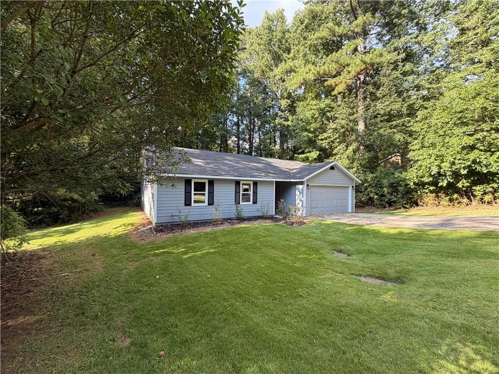3 bedroom, 2 bathroom, 1,419 sq ft single family residence under contract at 613 Blue Flag Lane, Fairburn, GA 30213 — photo 4