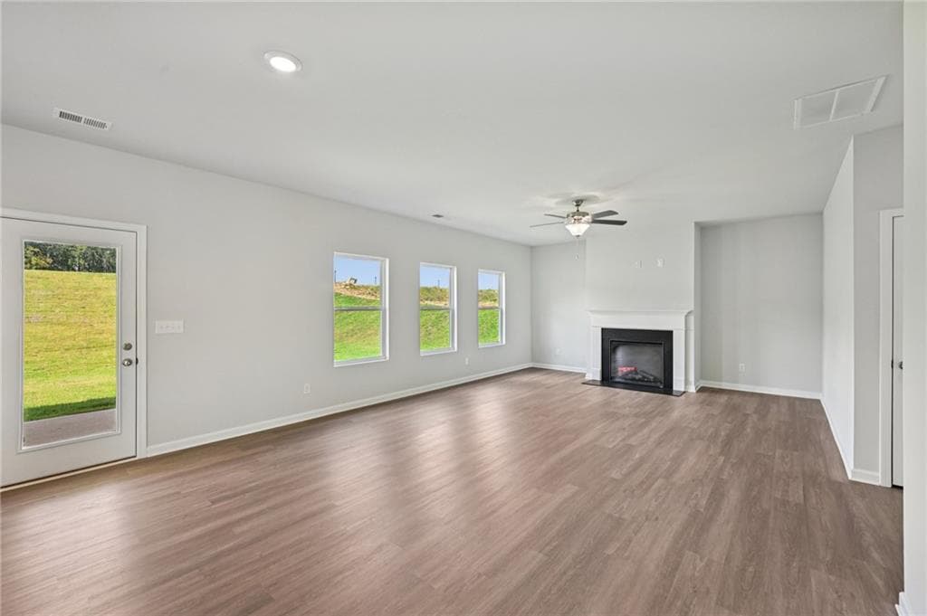 4 bedroom, 3 bathroom, 2,491 sq ft single family residence for sale at 11817 Neely Lane, Covington, GA 30014 — photo 6