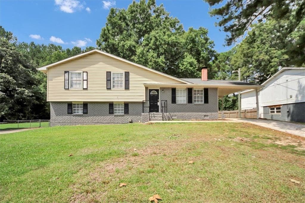 3 bedroom, 2 bathroom, 1,877 sq ft single family residence under contract at 139 Caldwell Drive, Hampton, GA 30228
