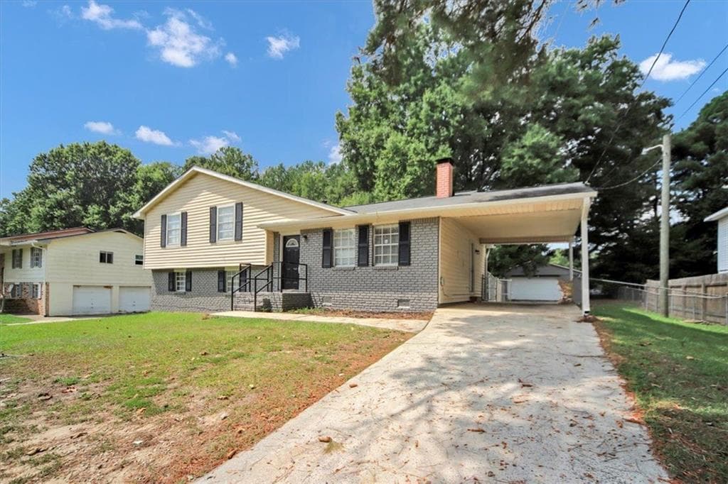 3 bedroom, 2 bathroom, 1,877 sq ft single family residence under contract at 139 Caldwell Drive, Hampton, GA 30228 — photo 2