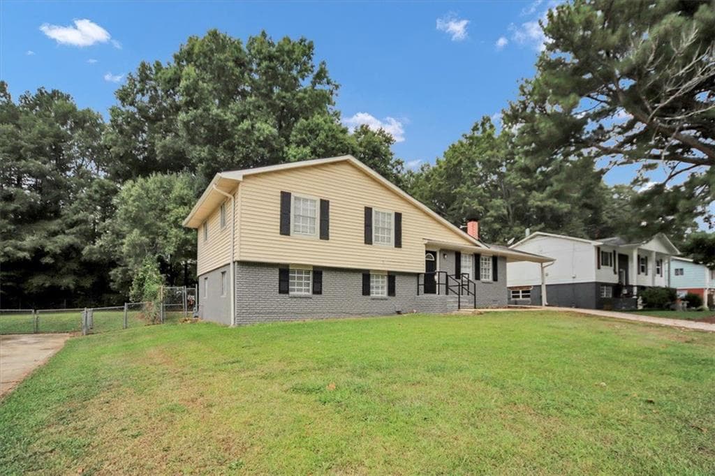 3 bedroom, 2 bathroom, 1,877 sq ft single family residence under contract at 139 Caldwell Drive, Hampton, GA 30228 — photo 4