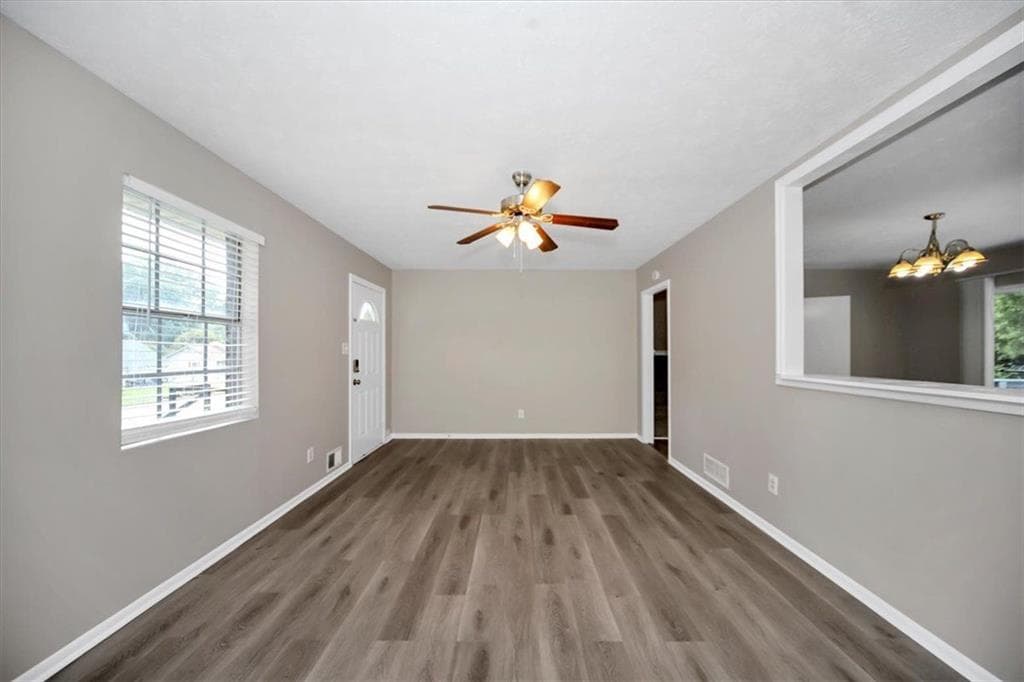 3 bedroom, 2 bathroom, 1,877 sq ft single family residence under contract at 139 Caldwell Drive, Hampton, GA 30228 — photo 8