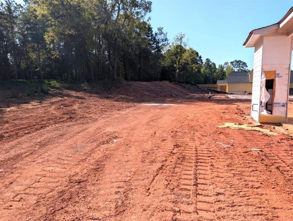 5 bedroom, 5 bathroom, 3,679 sq ft single family residence for sale at 4570 Greyson Manor Drive, Cumming, GA 30041 — photo 4