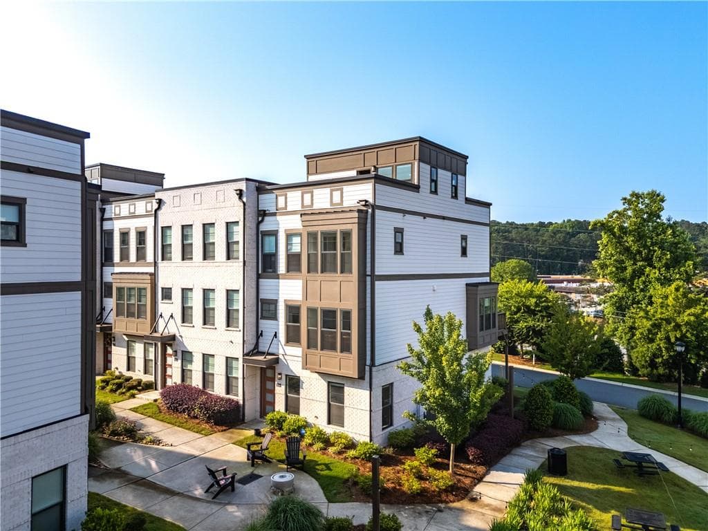 3 bedroom, 5 bathroom, 2,184 sq ft townhouse for rent at 2076 Holtz Lane, Atlanta, GA 30318 for $3,795 a month — photo 5