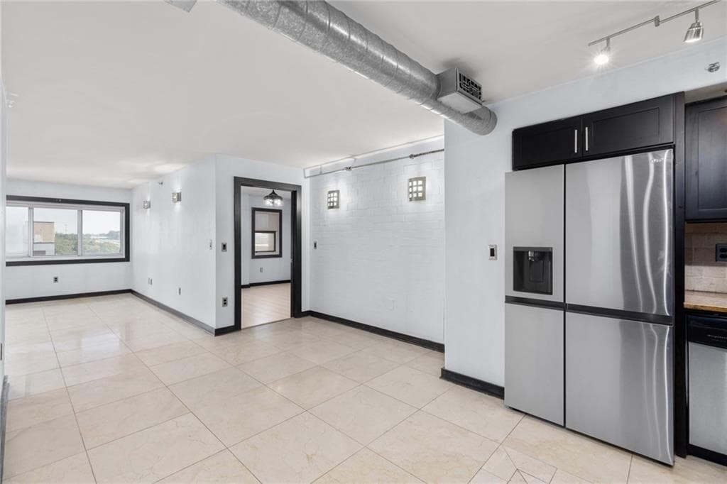 2 bedroom, 2 bathroom, 1,109 sq ft condominium for sale at 795 Hammond Drive 1013, Sandy Springs, GA 30328 — photo 4