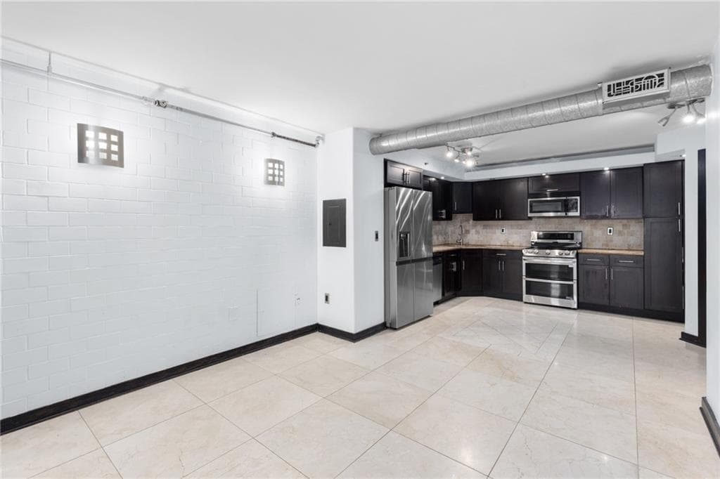 2 bedroom, 2 bathroom, 1,109 sq ft condominium for sale at 795 Hammond Drive 1013, Sandy Springs, GA 30328 — photo 5