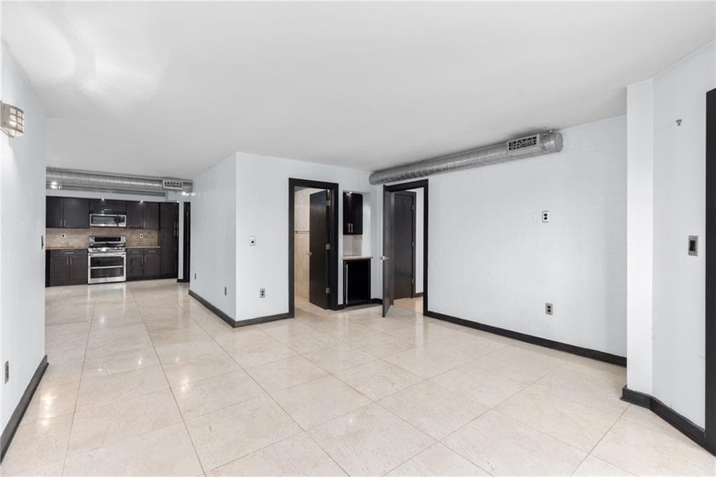 2 bedroom, 2 bathroom, 1,109 sq ft condominium for sale at 795 Hammond Drive 1013, Sandy Springs, GA 30328 — photo 8