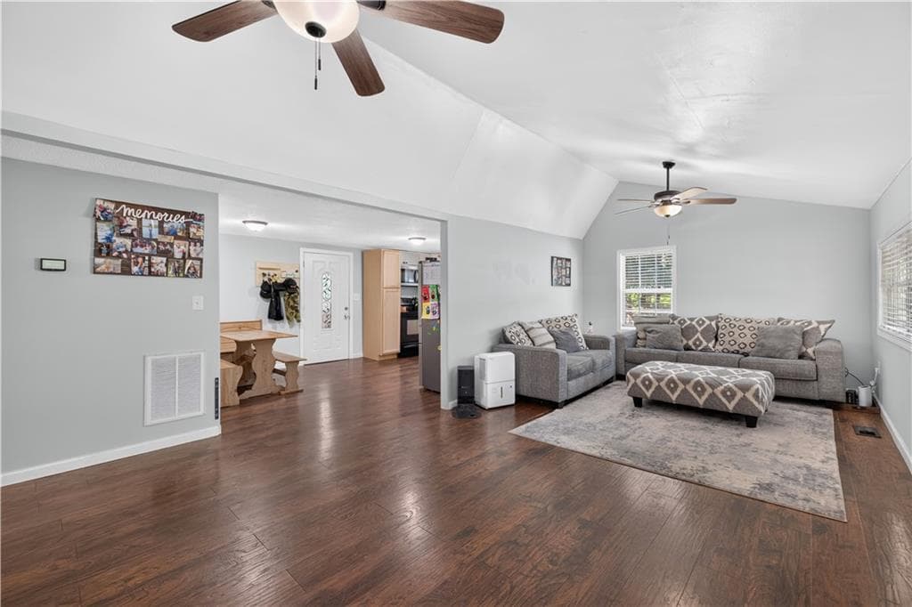 3 bedroom, 2 bathroom, 1,676 sq ft single family residence under contract at 39 Cabin Creek Circle, Commerce, GA 30529 — photo 3