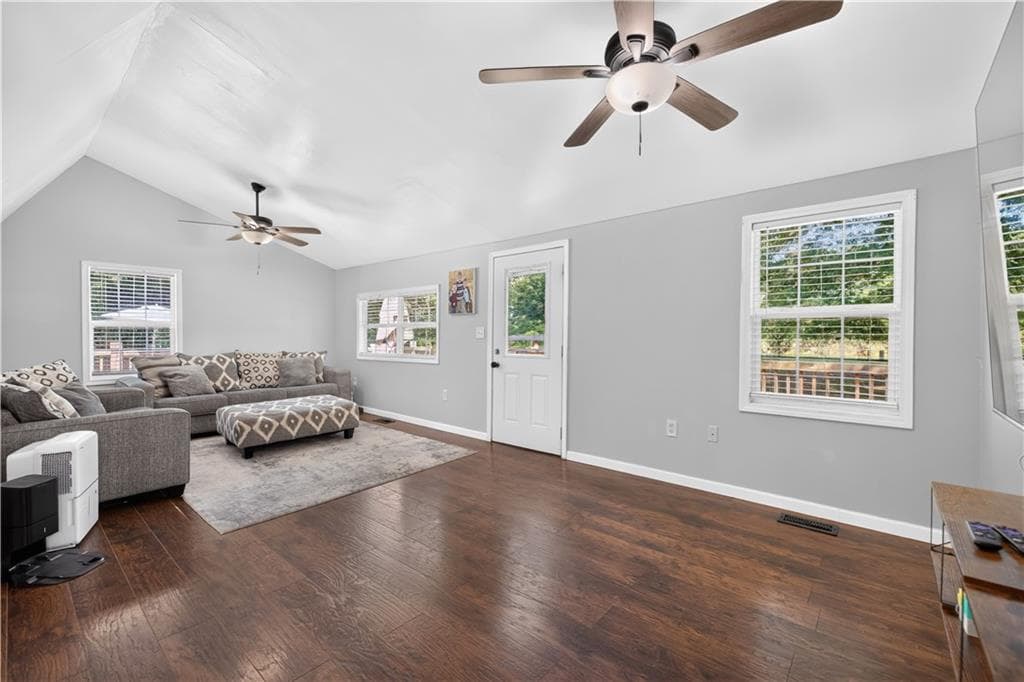 3 bedroom, 2 bathroom, 1,676 sq ft single family residence under contract at 39 Cabin Creek Circle, Commerce, GA 30529 — photo 5