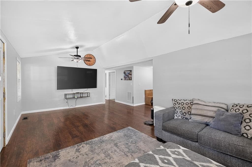 3 bedroom, 2 bathroom, 1,676 sq ft single family residence under contract at 39 Cabin Creek Circle, Commerce, GA 30529 — photo 6