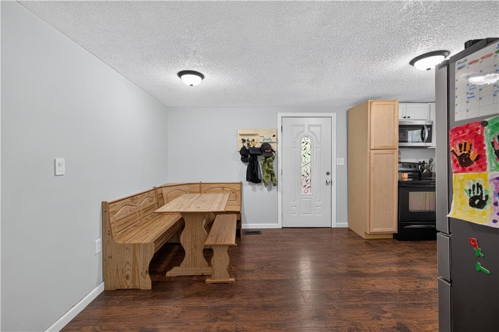 3 bedroom, 2 bathroom, 1,676 sq ft single family residence under contract at 39 Cabin Creek Circle, Commerce, GA 30529 — photo 8