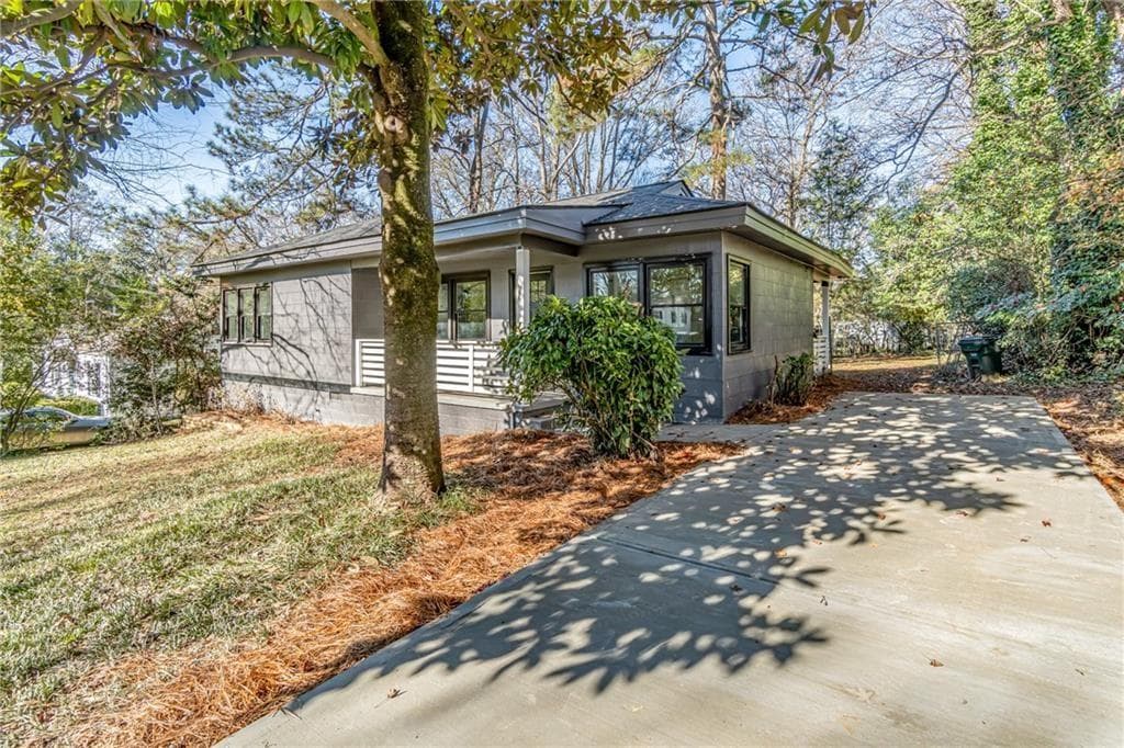 2 bedroom, 1 bathroom, 1,003 sq ft single family residence for sale at 2272 Wallace Drive, Chamblee, GA 30341 — photo 3